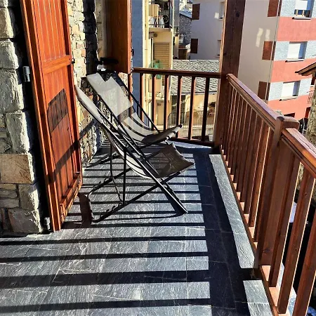 Esplendida Casa En El Centro De Con Piscina Llivia