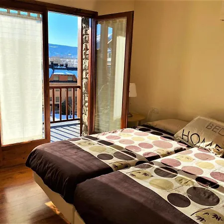 Esplendida Casa En El Centro De Con Piscina Nyaraló