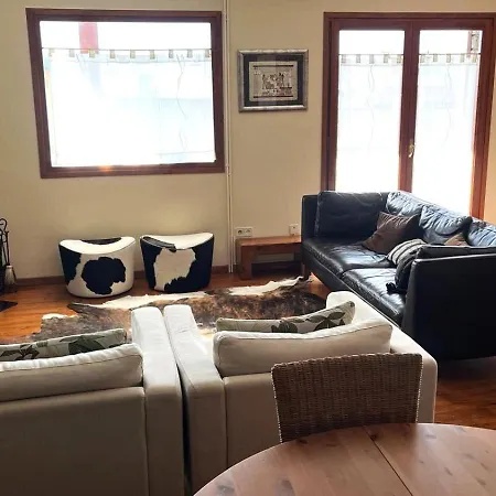 別荘 Esplendida Casa En El Centro De Con Piscina リヴィア