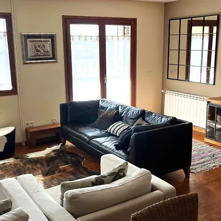 Esplendida Casa En El Centro De Con Piscina