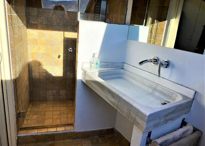 Esplendida Casa En El Centro De Con Piscina *